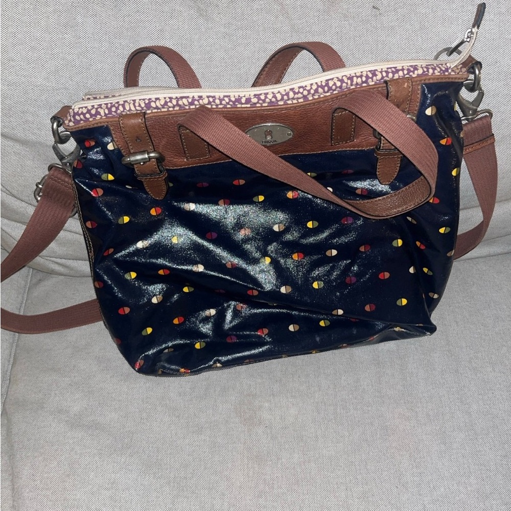 Vintage Fossil Women’s Navy Glossy Tote Bag with Brown Trim.